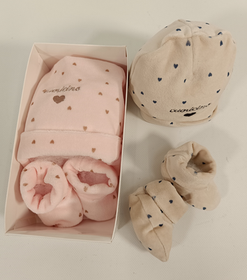 CAPPELLINO+SCARPETTE NEONATA 7586 Tellini S.r.l. Ingrosso Abbigliamento